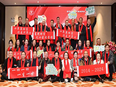 驀然回首，憶十載同學(xué)情——云南新商界原云大總裁14班十周年慶典圓滿(mǎn)舉行
