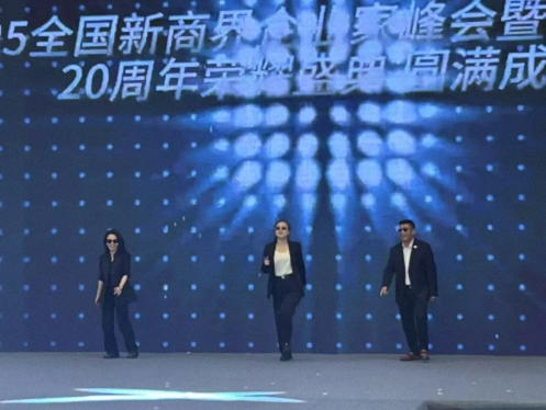 【活動(dòng)篇】風(fēng)起江城丨鏈接世界 賦能未來(lái) · 2025全國新商界企業(yè)家峰會(huì )暨博海國濟20周年榮耀盛典活動(dòng)紀實(shí)1033.jpg